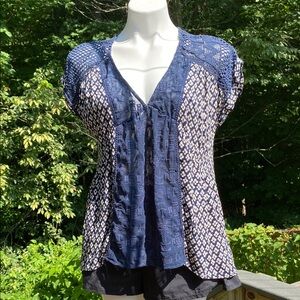 Miss Me crochet shoulder and embroidered free hem high-low boho top size M